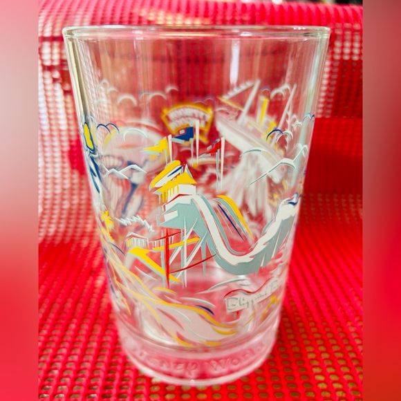 Vintage McDonald’s Walt Disney World glass.  Mint condition. - Picture 2 of 7